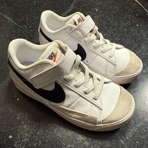 Nike Kids Low ‘77 White and Black Sneaker Size 13 C
